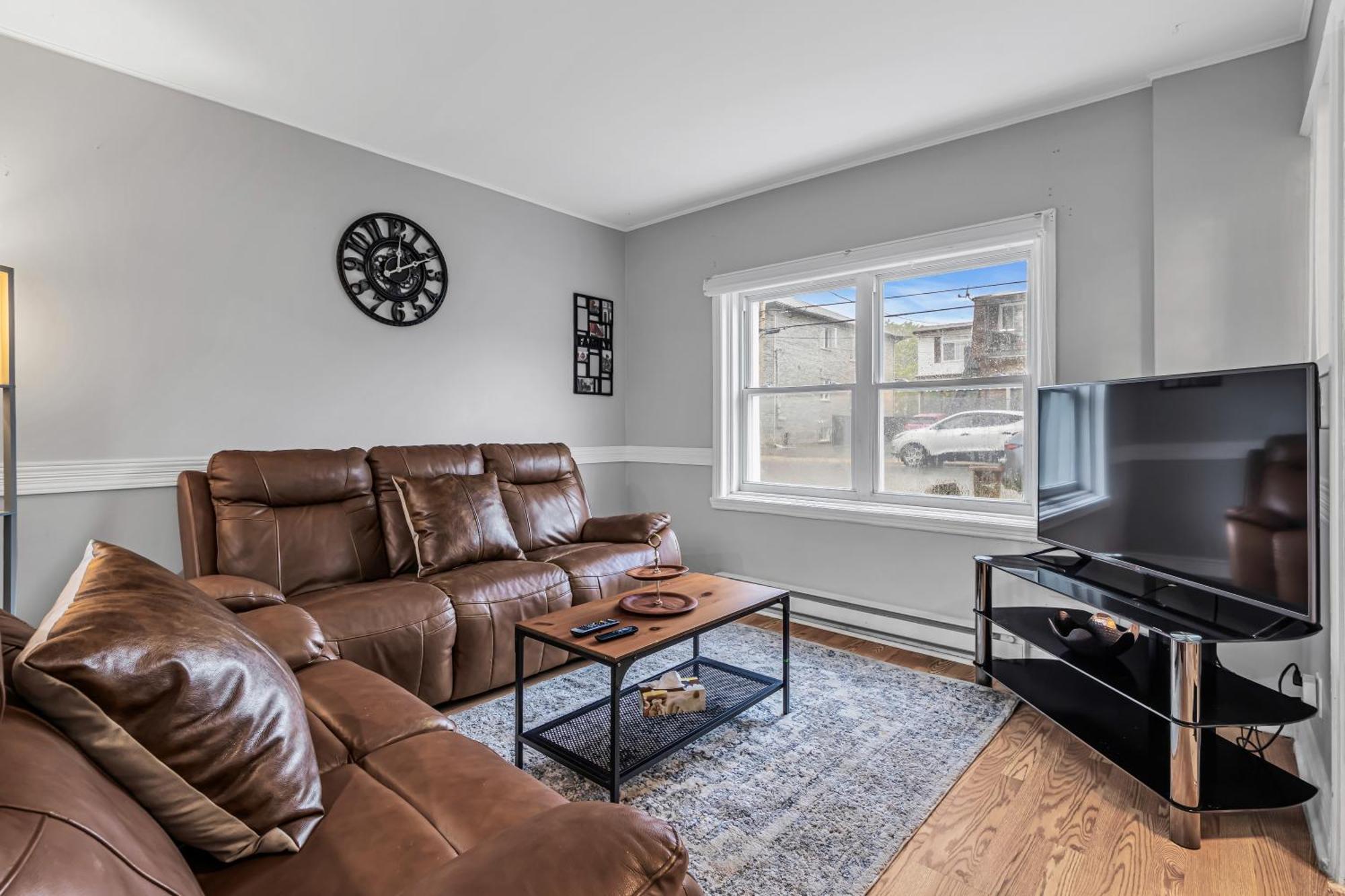 Beautiful 2 Bdr South Shore Montreal ลองกัยล์ ภายนอก รูปภาพ