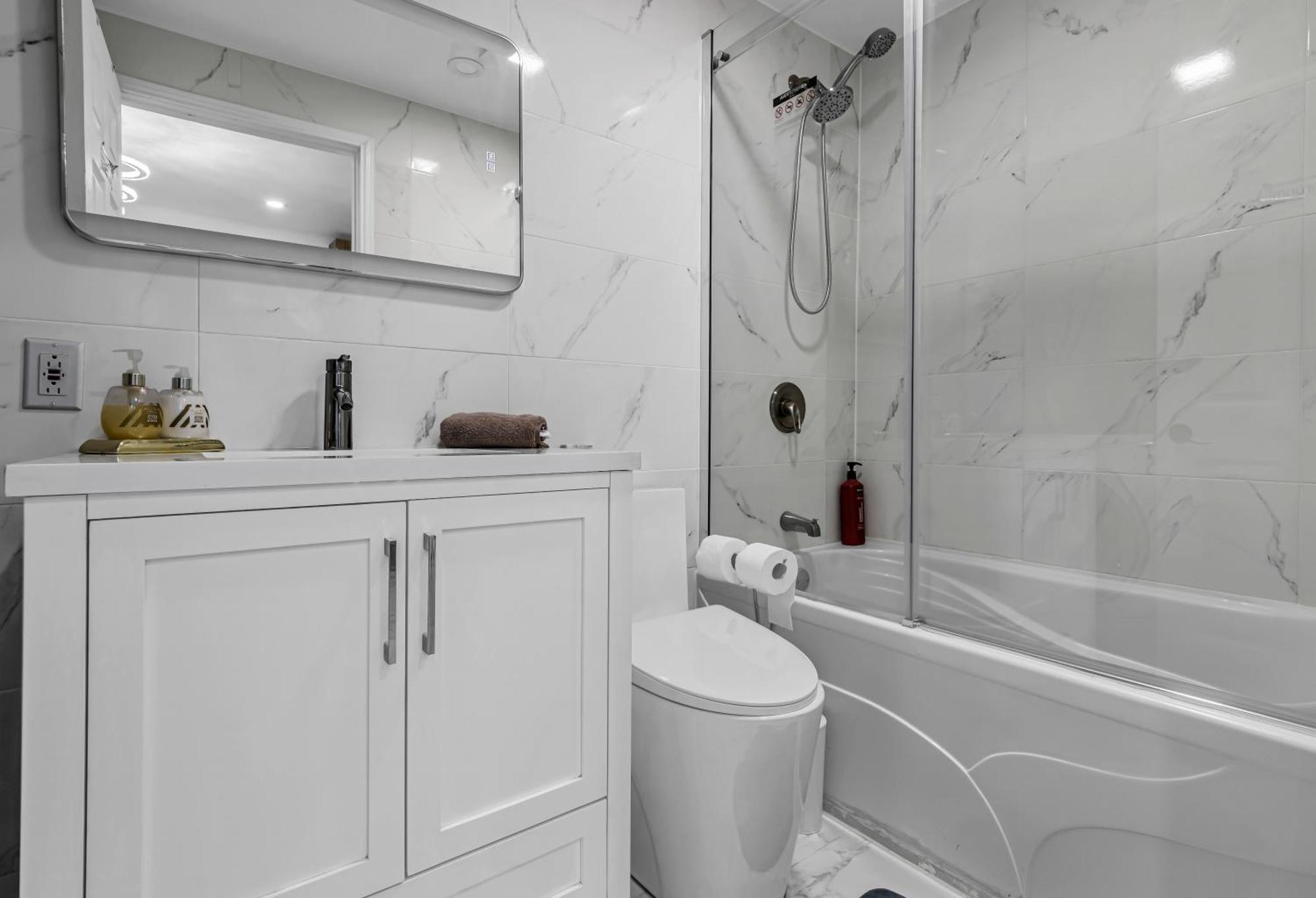 Beautiful 2 Bdr South Shore Montreal ลองกัยล์ ภายนอก รูปภาพ